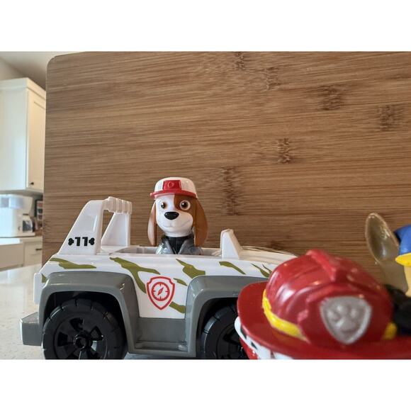 Paw Patrol Tracker Vehicle Cruiser Truck Jungle Jeep w/ 3 Rescue Heroes - Picture 2 of 11